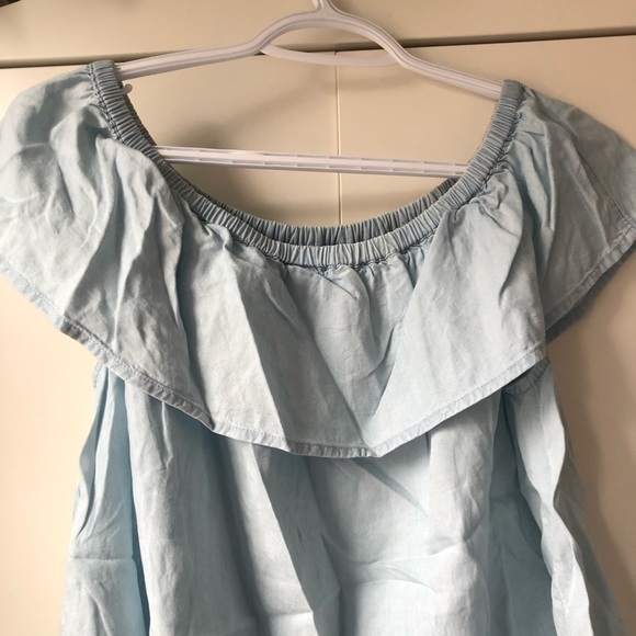 Off-shoulder flowy chambray shirt - Picture 4 of 4